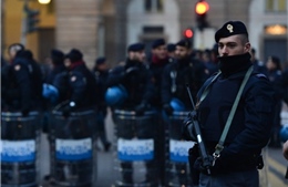 Sơ tán khẩn cấp hai trung tâm mua sắm ở Rome vì đe dọa đánh bom
